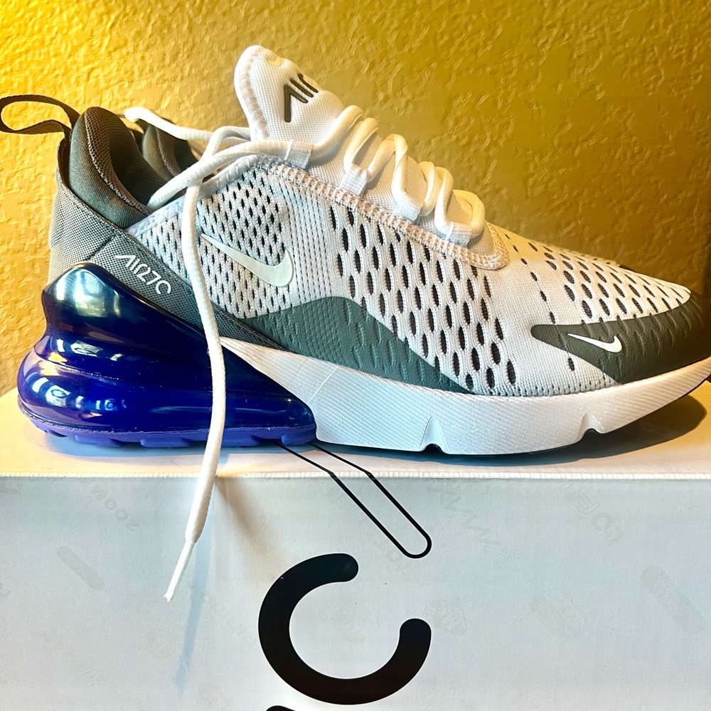 NIKE AIR MAX 270